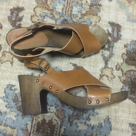 Reaction Kenneth Cole Clog Wedge Sandals - Picture 2 of 3